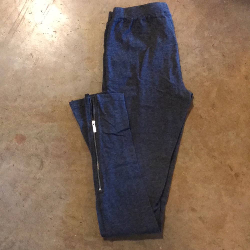 Grey Calvin Klein leggings with zipper ankles